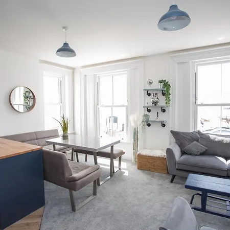 Lovely 3-Bedroom Apartment With Stunning Sea Views Worthing Exterior photo