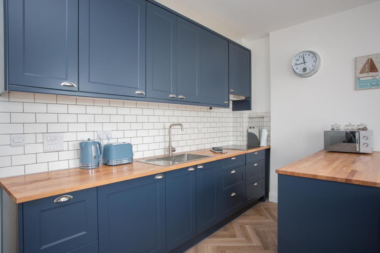Apartment Lovely 3-bedroom With Stunning Sea Views *
