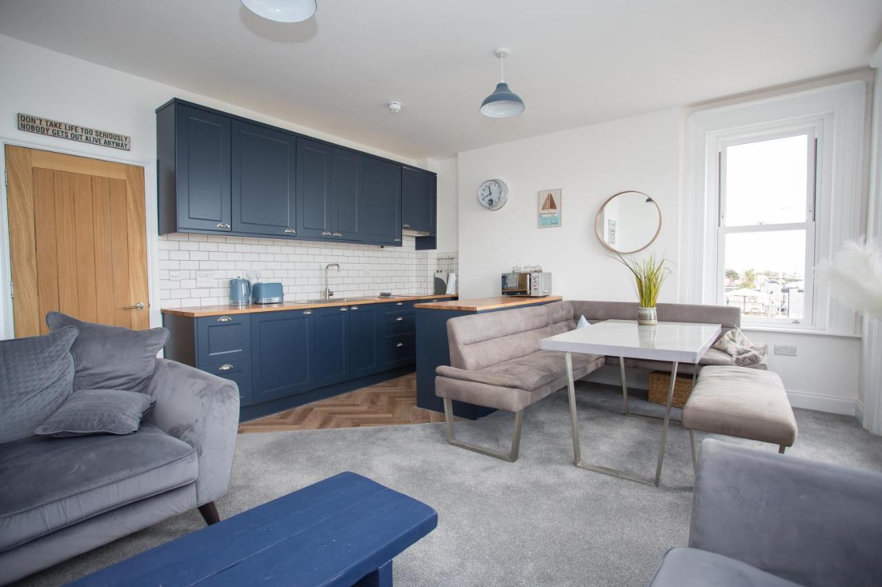 Lovely 3-bedroom With Stunning Sea Views *